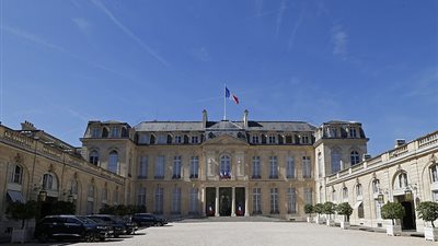 التحقيق مع رؤساء فرنسا السابقين بعد سرقة قطع فنية نادرة من قصر الإليزيه