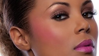 للعروس السمراء.. أسرار ومكياج يمنحك إطلالة ساحرة