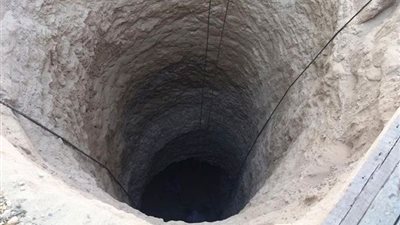 مصرع عامل وإصابة آخر في انهيار بئر بقنا