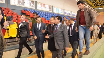 وزير الرياضة يتفقد الصالة المغطاة قبل انطلاق بطولة اليد ببورسعيد