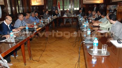 بالصور.. وزير الزراعة يسلم 30 منتفعا بـ«التعمير» عقود تقنين أوضاعهم