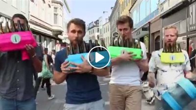 بالفيديو.. شباب يعزفون أغنية «ديسباسيتو» بالزجاجات الفارغة