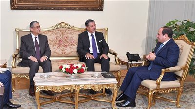 تفاصيل مباحثات السيسي مع مدير عام وكالة الطاقة المتجددة.. الرئيس يؤكد أهمية تنفيذ المشروعات القومية.. ومشروعات الربط الكهربائي.. ويستعرض خطط الحكومة لوضع مصر بين مصدري الطاقة بنوعيها