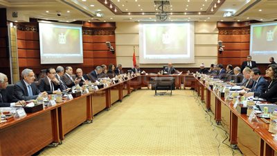 قرار ضم وزير قطاع الأعمال إلى عضوية اللجنة الوزارية للإنتاج
