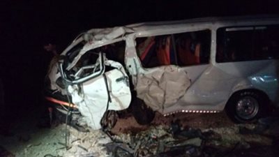 مصرع شخصين وإصابة 4 آخرين في انقلاب ميكروباص بطريق الكريمات