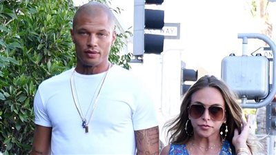 بالصور.. الشرطة البريطانية تلاحق شابا وسيما أثار الفتنة بين النساء