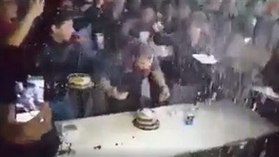 حفل عيد ميلاد يتحول لفوضى عارمة (فيديو)