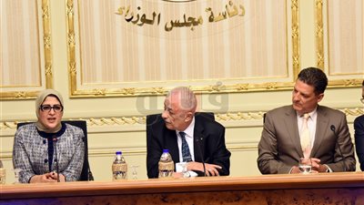 حملة قومية للكشف المبكر عن أمراض السمنة والأنيميا والتقزم بالمدارس.. وزيرة الصحة: مسح 12 مليون طالب في 22 ألف مدرسة والعلاج بالمجان.. شوقي: تحويل اليوم المخصص للمسح إلى رياضي لجذب الطلاب (صور)