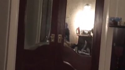 «عفريت» يتبع رجلا إلى منزله (فيديو وصور)