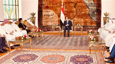 السيسي يستعرض تطورات أوضاع المنطقة مع رؤساء تحرير الصحف الكويتية