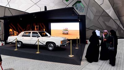 عرض سيارة الملك فهد بمعرضه في الكويت (صور)