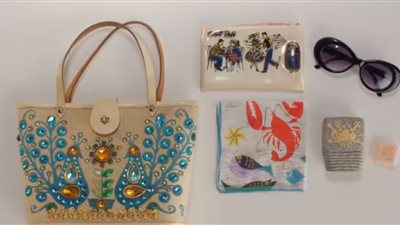 شاهد كيف تطور شكل حقائب النساء منذ 100 عام (فيديو)