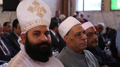 وفد من اﻷوقاف يحضر قداس الأربعين لشهداء مارمينا بحلوان