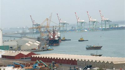 التحالف العربي يفتح الملاحة البحرية في موانئ عدن