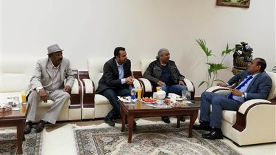 رئيس جامعة أسوان يبحث التعاون مع ممثلي مهرجان أفلام المرأة