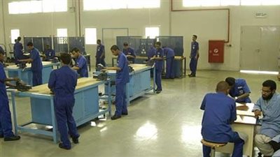 «إزاي تدخل الجامعات بدون ثانوية عامة».. المدارس الفنية تؤهل لكليات التجارة والهندسة.. التكنولوجيا التطبيقية تُرشح خريجيها لدخول كليات التكنولوجية.. والدبلومة البريطانية والأمريكية ضمن القائم