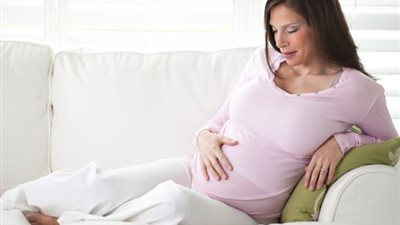 للحوامل.. 8 نصائح طبية لعلاج الحموضة والإمساك