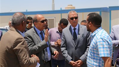 ١٥صورة ترصد جولة محافظ قنا ورئيس هيئة الاستثمار بالمناطق الصناعية