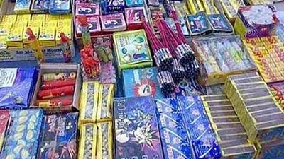 ضبط 8 آلاف صاروخ ألعاب نارية في البحيرة