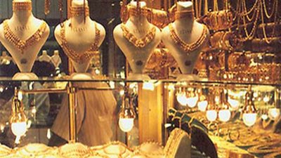 «الدمغة والموازين»: تطبيق ضريبة «القيمة المضافة» على مصنعية الذهب