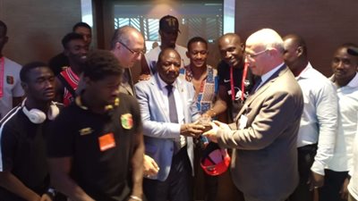 منتخب مالي يغادر مطار القاهرة بعد وداع أمم أفريقيا (صور)
