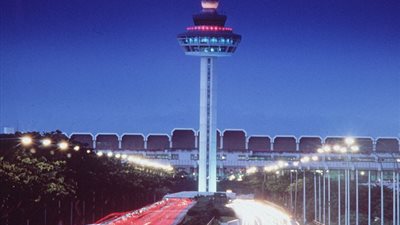 القبض على رجل يعيش بترف في مطار لمدة 3 أسابيع