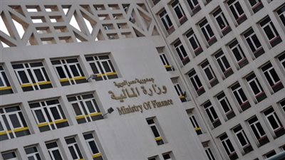 نشرة الـ4.. صرف رواتب جميع العاملين بالدولة الثلاثاء المقبل