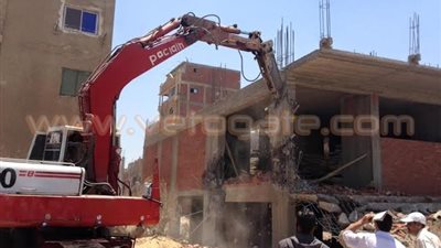 بالصور.. إزالة 7 عمارات مخالفة بشبرا الخيمة