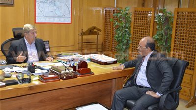 محافظ الإسماعيلية يستقبل رئيس شركة مياه الشرب