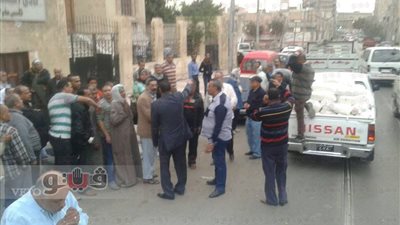 بالصور.. حي غرب الإسكندرية يوزع 5 أطنان من السكر على الأهالي