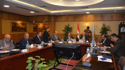 اجتماع مغلق لوزير التنمية المحلية و6 محافظين في الغربية