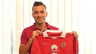 علي معلول: أحلم بالتتويج بالدوري وأبطال أفريقيا مع الأهلي.. الكرة ملهاش طعم من غير جمهور.. كنت أتمنى اللعب بجوار «أبو تريكة وبركات».. بشجع ريـال مدريد وبحب كريستيانو