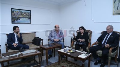 الغرباوي يكرم سميرة عبد العزيز بمهرجان «المسرح الحر» (صور)