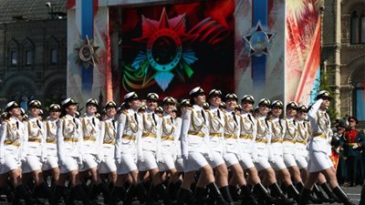 بالفيديو والصور.. «بوتين» يفاجئ أعداء روسيا بـ«القوات الناعمة»