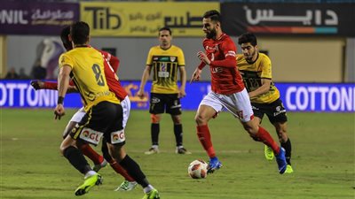 الأهلي يحقق فوزا صعبا على الإنتاج الحربي .. حامل اللقب يواصل مطاردة الزمالك وبيراميدز.. والسولية يقود الأحمر لخطف النقاط الثلاث.. وإصابة الشناوي تمنح شريف إكرامي «قبلة العودة»