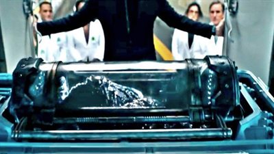 مؤلف فيلم «Deadpool» يصف إعلان فيلم «Venom» بالمقرف