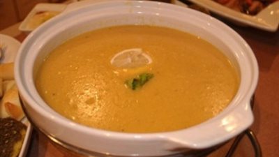 خطوات عمل شوربة الشوفان بالعدس والدجاج