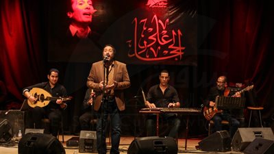 «الحجار» يبدع بروائع زمن الفن الجميل في ساقية الصاوي (صور)