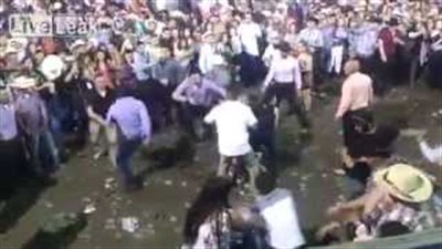 بالفيديو.. مهرجان لرعاة البقر يتحول إلى ساحة قتال