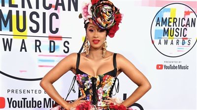 كاردي بي تحصد جائزة أفضل فنان راب بحفل جوائز «AMAs»