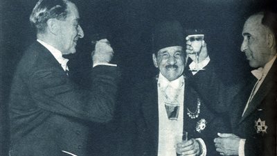 كواليس الاحتفال بتنصيب الملكة إليزابيث بسفارة بريطانيا في مصر