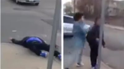 لحظة اعتداء شاب على مسن بالضربة القاضية (فيديو)