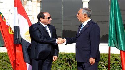 السيسي ونظيره البرتغالي يستعرضان حرس الشرف بقصر الاتحادية