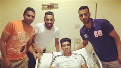 ثلاثي المقاصة يزوروا حارس الإسماعيلي للاطمئنان عليه بعد «الصليبي»