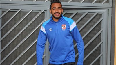 صفحة الأهلي تحتفل بوصول بطاقة كهربا: 