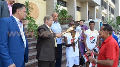 بالفيديو.. محافظ الإسماعيلية يوقد شعلة بطولة الجمهورية