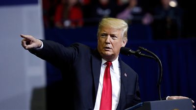 ترامب يطالب أوروبا باستعادة 800 مقاتل بداعش ويهدد بإطلاق سراحهم