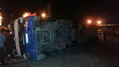 شلل مروري بعد انقلاب سيارة على الطريق الزراعي بطوخ