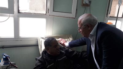 محافظ بورسعيد يتابع الخدمات الطبية المقدمة للمرضى بالمستشفى العام