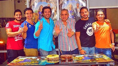 حسن الرداد وأسرة «علشان خارجين» يحتفلون بنجاح الفيلم